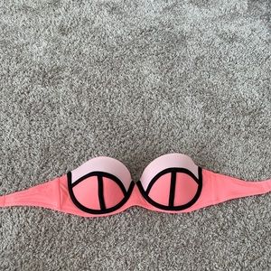 😝 Buy three get one free Victoria secret swimsuit